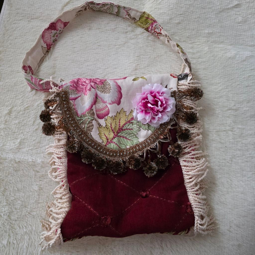 Women's Boho Floral Shoulder Bag Red/White Size One Size